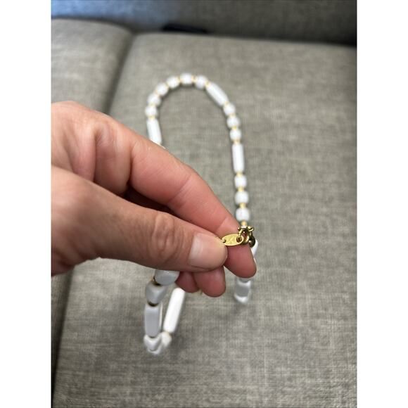VTG Trifari White Beaded Necklace Gold Tone Classy Classic Fun Boho - Picture 3 of 5